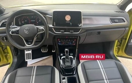 Volkswagen T-Roc I, 2023 год, 1 700 000 рублей, 6 фотография