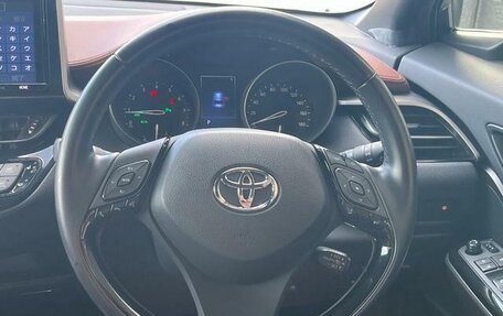 Toyota C-HR I рестайлинг, 2023 год, 1 619 000 рублей, 10 фотография