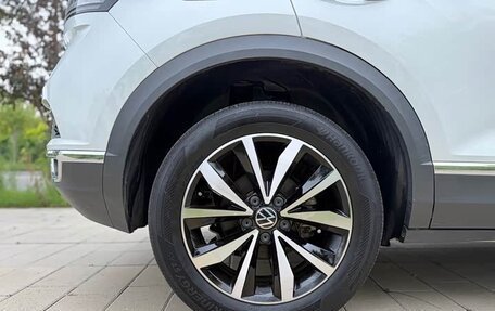 Volkswagen T-Roc I, 2023 год, 1 600 000 рублей, 5 фотография