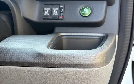 Honda Stepwgn IV, 2015 год, 1 700 000 рублей, 13 фотография