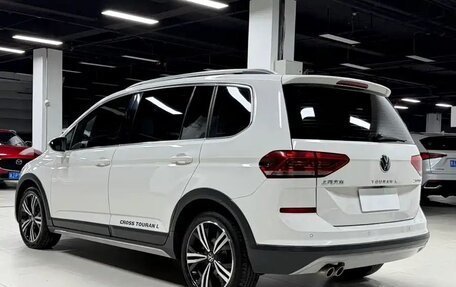 Volkswagen Touran III, 2022 год, 1 640 005 рублей, 7 фотография