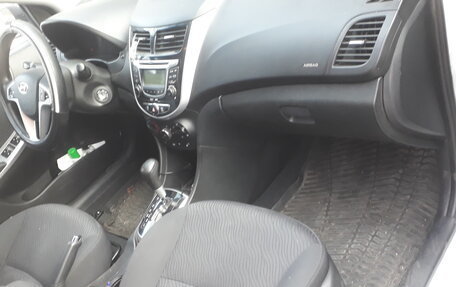 Hyundai Solaris II рестайлинг, 2013 год, 470 000 рублей, 5 фотография