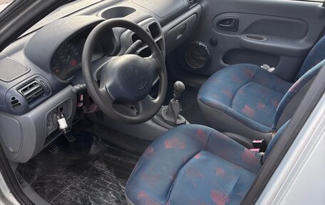 Renault Clio III, 2001 год, 130 000 рублей, 11 фотография