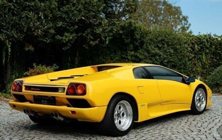Lamborghini Diablo, 1993 год, 19 900 000 рублей, 7 фотография