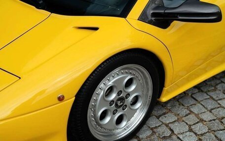 Lamborghini Diablo, 1993 год, 19 900 000 рублей, 9 фотография