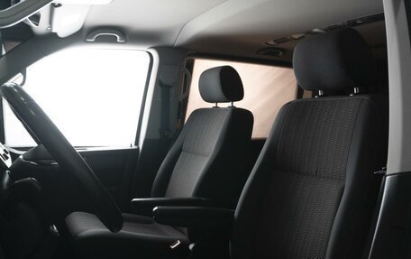 Volkswagen Caravelle T6 рестайлинг, 2016 год, 4 250 000 рублей, 8 фотография