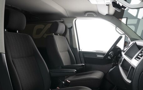 Volkswagen Caravelle T6 рестайлинг, 2016 год, 4 250 000 рублей, 7 фотография