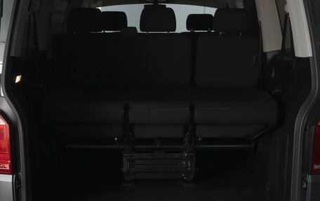 Volkswagen Caravelle T6 рестайлинг, 2016 год, 4 250 000 рублей, 19 фотография