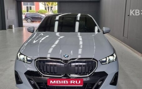 BMW 5 серия, 2024 год, 6 630 010 рублей, 2 фотография
