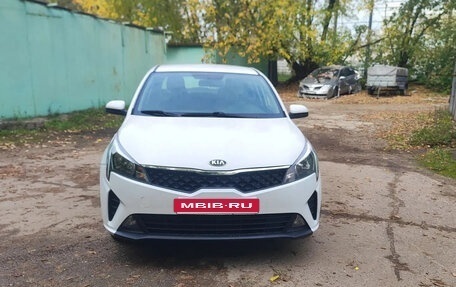 KIA Rio IV, 2021 год, 1 050 000 рублей, 1 фотография