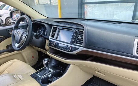 Toyota Highlander III, 2014 год, 2 400 000 рублей, 11 фотография