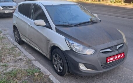 Hyundai Solaris II рестайлинг, 2012 год, 380 000 рублей, 1 фотография