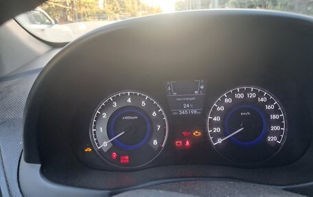 Hyundai Solaris II рестайлинг, 2012 год, 380 000 рублей, 4 фотография