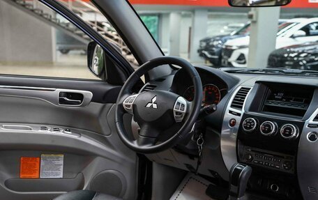Mitsubishi Pajero Sport II рестайлинг, 2014 год, 1 790 000 рублей, 10 фотография
