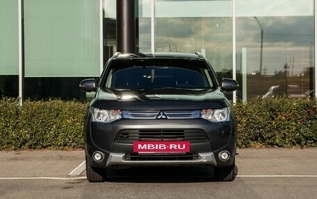 Mitsubishi Outlander III рестайлинг 3, 2014 год, 1 700 000 рублей, 3 фотография