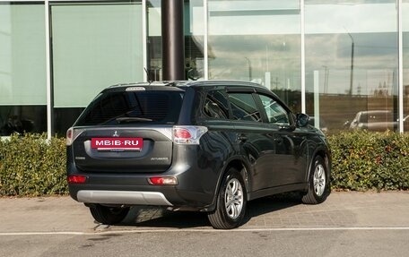 Mitsubishi Outlander III рестайлинг 3, 2014 год, 1 700 000 рублей, 2 фотография