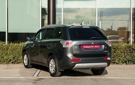 Mitsubishi Outlander III рестайлинг 3, 2014 год, 1 700 000 рублей, 6 фотография
