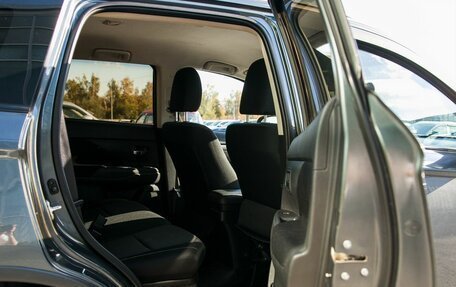 Mitsubishi Outlander III рестайлинг 3, 2014 год, 1 700 000 рублей, 15 фотография