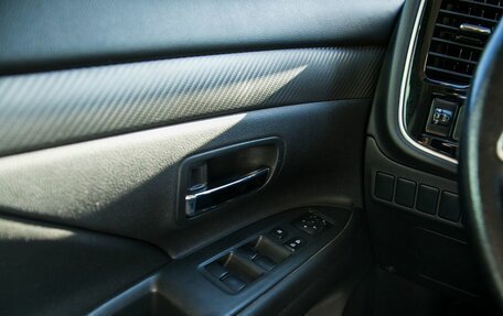 Mitsubishi Outlander III рестайлинг 3, 2014 год, 1 700 000 рублей, 25 фотография