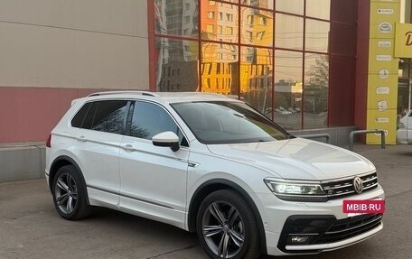 Volkswagen Tiguan II, 2018 год, 1 980 000 рублей, 2 фотография