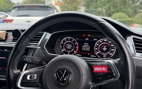 Volkswagen Tiguan II, 2018 год, 1 980 000 рублей, 8 фотография