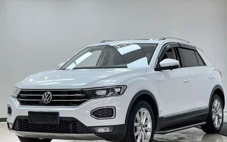 Volkswagen T-Roc I, 2023 год, 1 930 000 рублей, 3 фотография