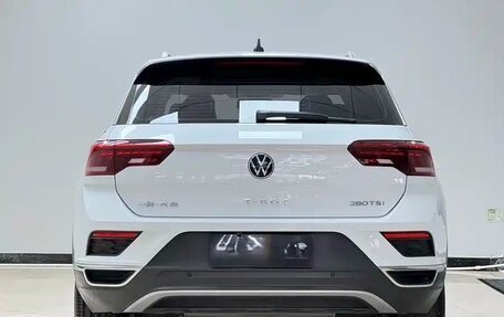 Volkswagen T-Roc I, 2023 год, 1 930 000 рублей, 6 фотография