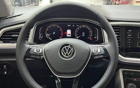 Volkswagen T-Roc I, 2023 год, 1 930 000 рублей, 9 фотография