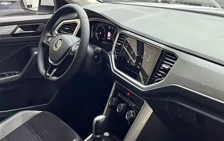 Volkswagen T-Roc I, 2023 год, 1 930 000 рублей, 12 фотография