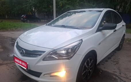 Hyundai Solaris II рестайлинг, 2015 год, 875 000 рублей, 1 фотография