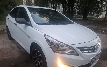 Hyundai Solaris II рестайлинг, 2015 год, 875 000 рублей, 3 фотография