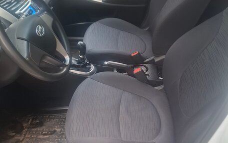 Hyundai Solaris II рестайлинг, 2015 год, 875 000 рублей, 17 фотография