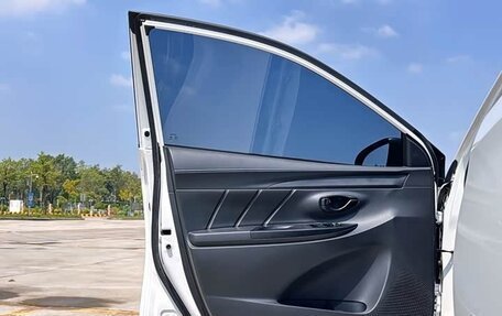 Toyota Yaris, 2022 год, 1 392 000 рублей, 8 фотография