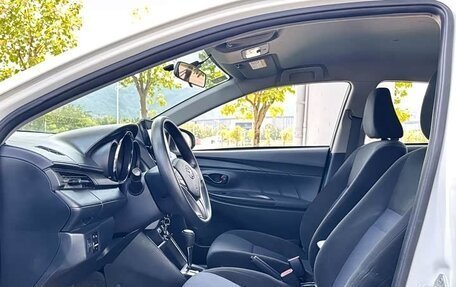 Toyota Yaris, 2022 год, 1 392 000 рублей, 9 фотография