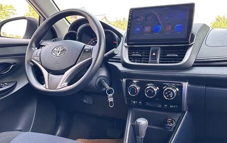 Toyota Yaris, 2022 год, 1 392 000 рублей, 10 фотография