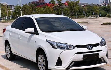 Toyota Yaris, 2022 год, 1 392 000 рублей, 2 фотография