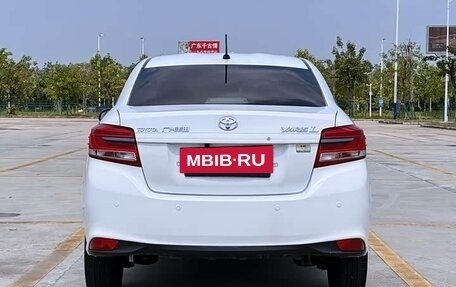 Toyota Yaris, 2022 год, 1 392 000 рублей, 4 фотография