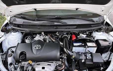 Toyota Yaris, 2022 год, 1 392 000 рублей, 27 фотография