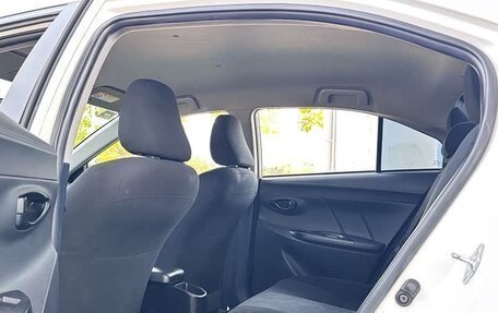 Toyota Yaris, 2022 год, 1 392 000 рублей, 26 фотография