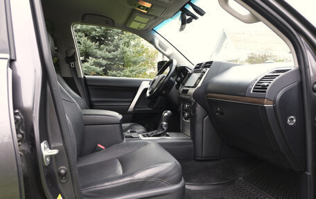 Toyota Land Cruiser Prado 150 рестайлинг 2, 2018 год, 4 400 000 рублей, 11 фотография