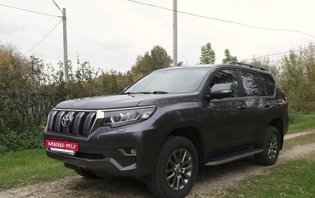 Toyota Land Cruiser Prado 150 рестайлинг 2, 2018 год, 4 400 000 рублей, 2 фотография