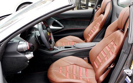 Ferrari 812, 2022 год, 44 400 000 рублей, 12 фотография