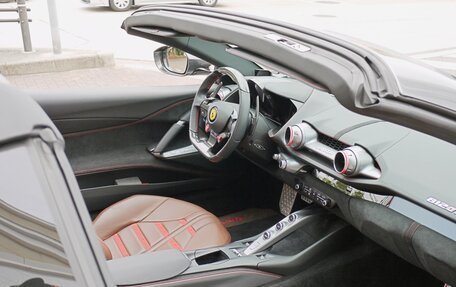Ferrari 812, 2022 год, 44 400 000 рублей, 11 фотография