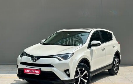 Toyota RAV4, 2019 год, 2 410 000 рублей, 1 фотография