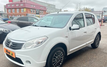 Renault Sandero I, 2013 год, 589 000 рублей, 2 фотография