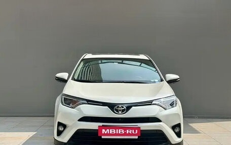 Toyota RAV4, 2019 год, 2 410 000 рублей, 2 фотография