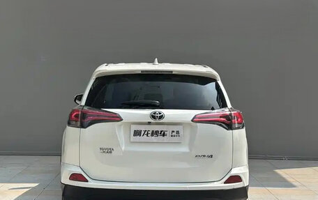 Toyota RAV4, 2019 год, 2 410 000 рублей, 4 фотография