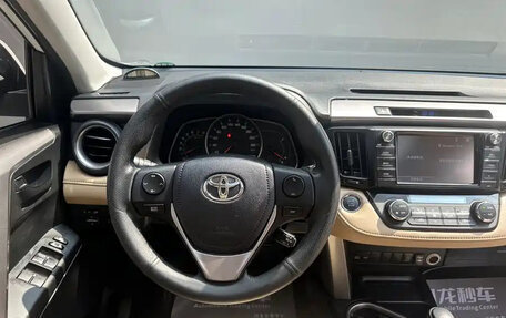 Toyota RAV4, 2019 год, 2 410 000 рублей, 9 фотография
