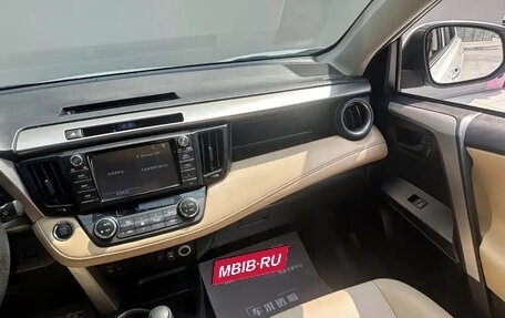 Toyota RAV4, 2019 год, 2 410 000 рублей, 11 фотография
