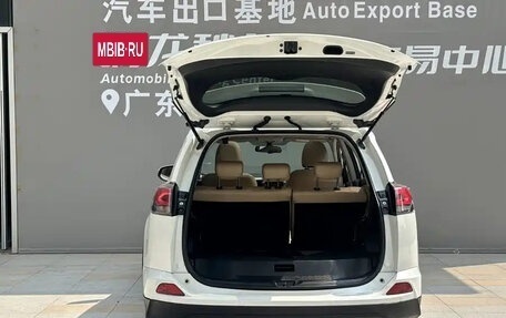Toyota RAV4, 2019 год, 2 410 000 рублей, 14 фотография